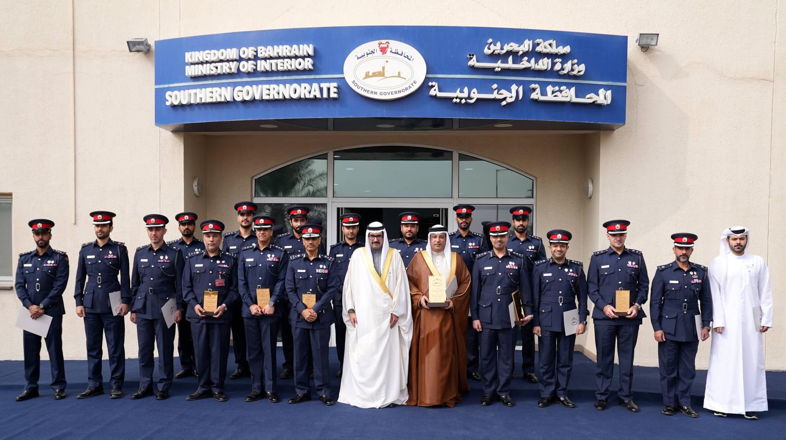 سمو محافظ الجنوبية يكرم عدداً من الادارات الأمنية بمناسبة يوم شرطة البحرين<